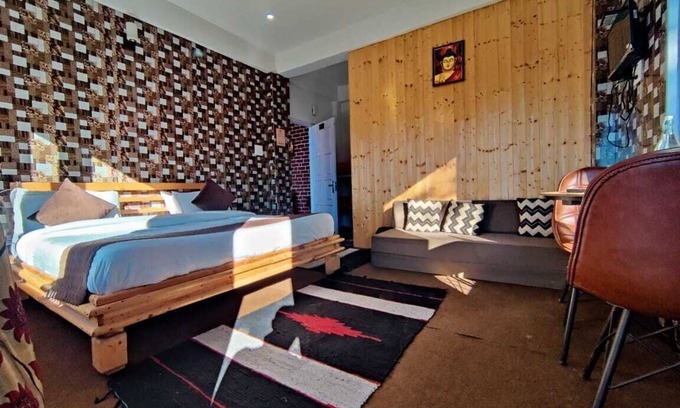 Matiana Cottage | Idyllic Mountain Retreat: Deluxe King Room for Families