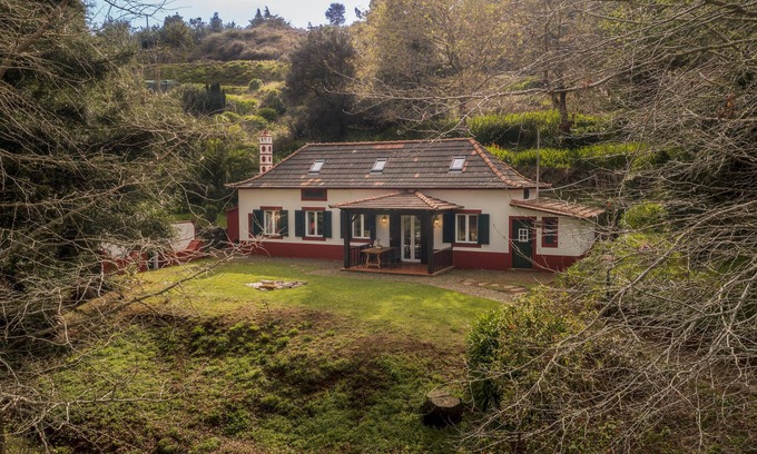 Camacha Cottage | Nature Retreat – Casa da Cebola with Spa & Breakfast