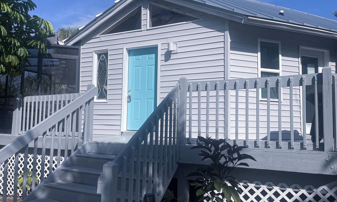 Sanibel Cottage | Nature's Retreat: 28-Day Rental with Oceanfront Views