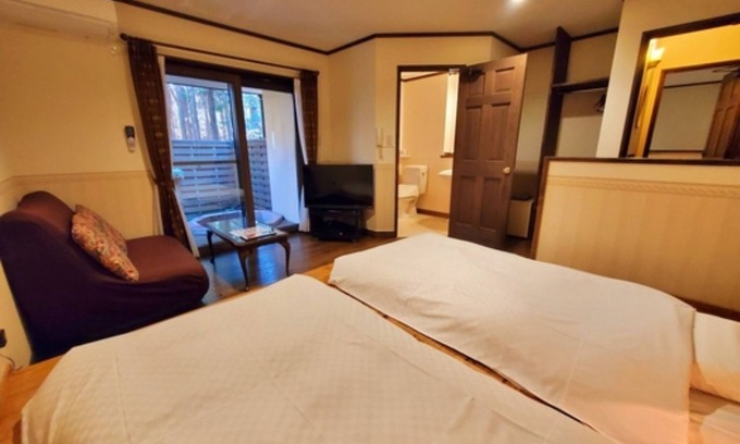 Fujikawaguchiko Hotel | Relax in Nature's Embrace at Minamitsurugun Yamanashi