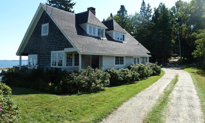 Islesboro House | Idyllic Oceanfront Retreat: Guest Rated 10/10 with Spa & Pool