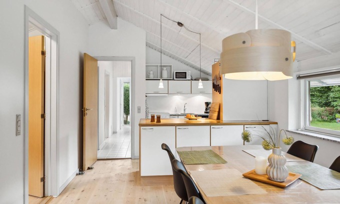 Farvang House | Inviting Cottage Amidst Nature’s Beauty with Pool & Lake Views