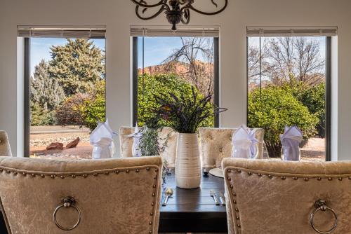 Oak Creek House | Experience Red Rock Views and Trails with Family-Friendly Amenities