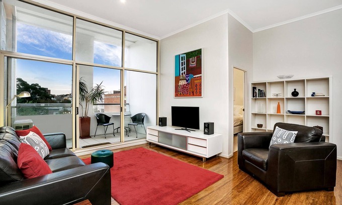 Surry Hills Apartment | Top-Rated SHILL Boutique Hotel with Balcony & Gym Access