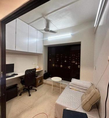Khar Apartment | Family-Friendly Surya Kiran: Cozy 3BHK on Linking Road
