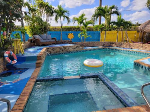 Greenacres Apartment | Experience Susan and Ledif's Tropical Hideaway with Ocean Views