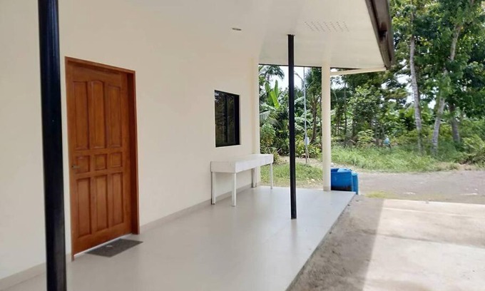Moalboal House | Family-Oriented Susana Goles Holiday House Retreat
