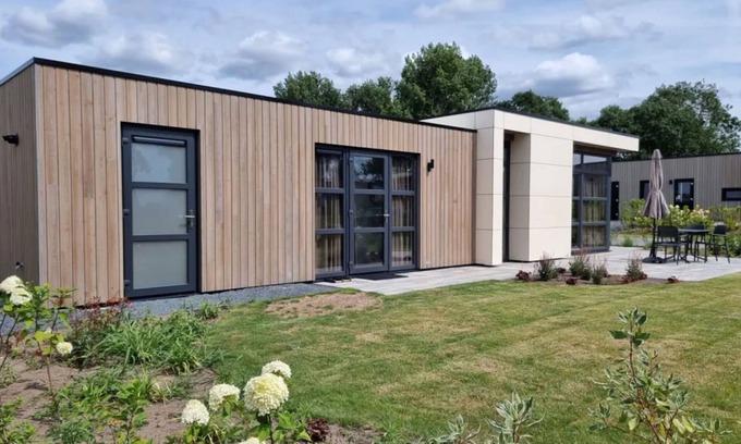 Velsen-Zuid House | Eco-Friendly Retreat Near Golf Course with Pet Amenities