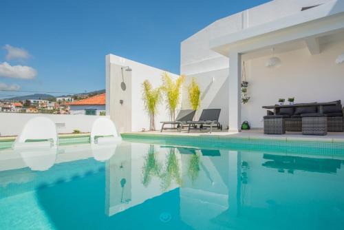 Santa Luzia Villa | Experience Bliss at Susy’s Garden: Oceanfront & Pet Friendly