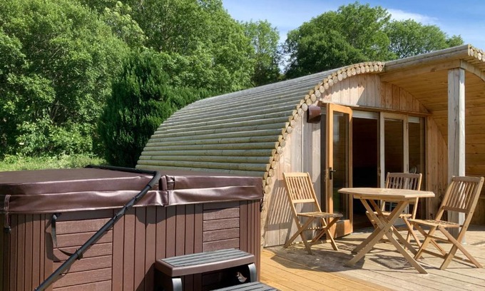 Cromarty Ski Chalet | Guest Rated 10/10: Sutor Coops The Nest with Hot Tub