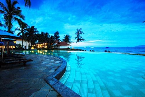 Kampung Ru Tapai Resort | Relax at Sutra Beach Resort with Oceanfront Views