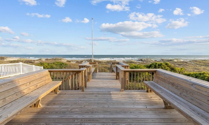 Atlantic Beach House | Oceanfront Retreat: Ocean Ridge-Sutton Cottage Awaits