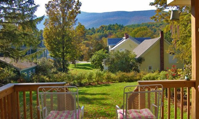 Manchester Center House | Family-Friendly Retreat at Sutton's Place with Dining Options