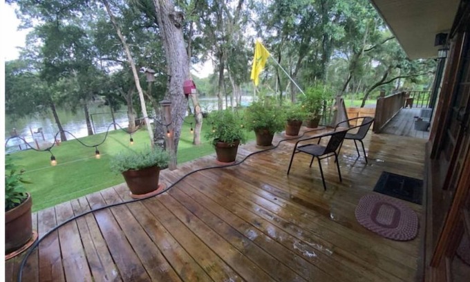 Old Town House | Top-Rated Suwannee River: Pet Friendly with Ocean Views