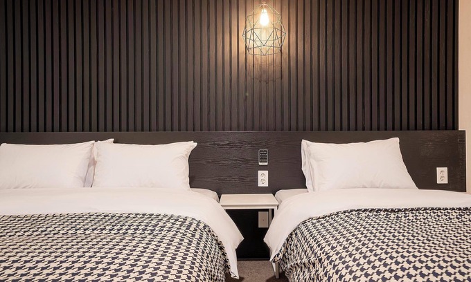 Guun-dong Hotel | Eco-Friendly Suwon Guundong Hotel with Family Amenities