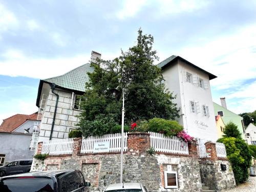 Cesky Krumlov House | Sv. Hubertus: Guest Rated 9.3 with Pet-Friendly Amenities