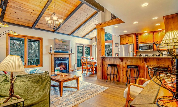 Ketchum Condo | SV164 - Walk to Ski Lifts + Downtown - Pool/Hot Tub