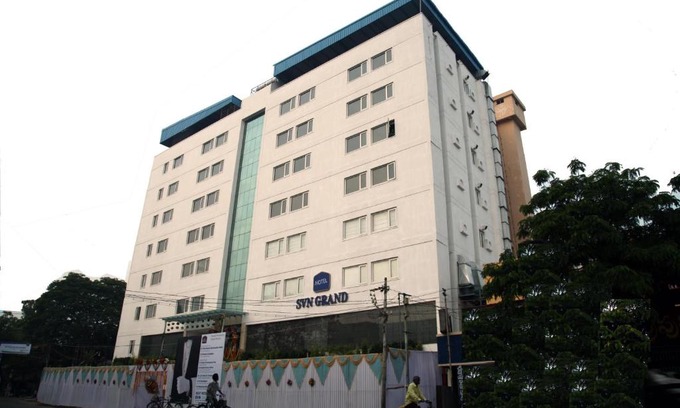 Kakinada Hotel | Comfortable Stay at SVN GRAND with Breakfast & Kitchen