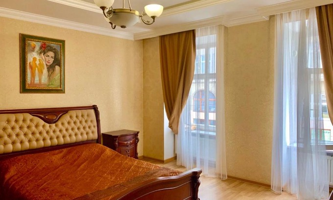Prospekt Svobody Apartment | Perfect Retreat at SVOBODY sq. - Pet-Friendly Haven