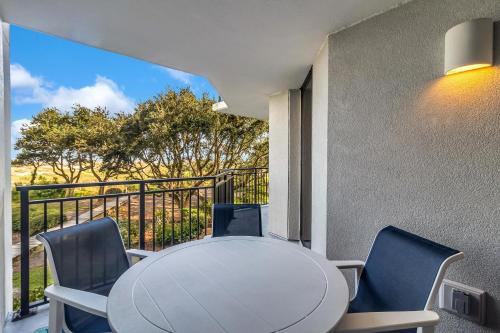 Isle of Palms House | Experience Oceanfront Luxury at 122D Shipwatch Hotel