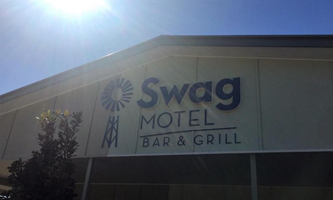 Middlemount Hotel | Convenient Swag Motel: Pet-Friendly with Inclusive Amenities