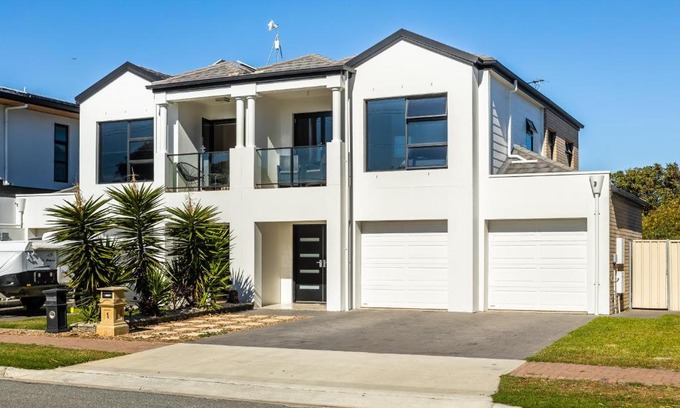 Henley Beach South House | Pet-Friendly Swainson on Lexington - Steps from the Beach!