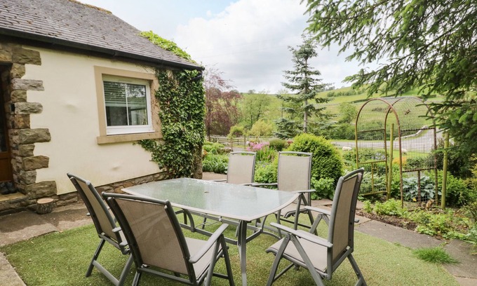 Caldbeck Cottage | Romantic Swaledale Watch House Annexe with Scenic Garden
