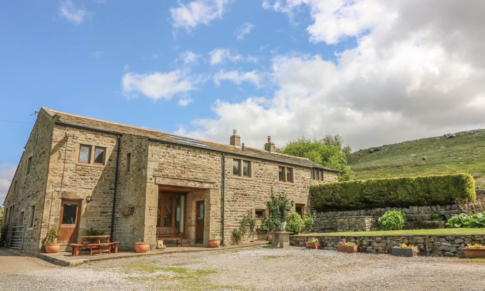 Keighley Cottage | Pet-Friendly Swallow Barn: A 10/10 Holiday Cottage Retreat