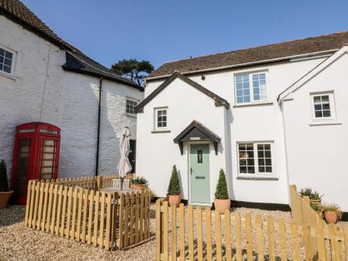 Watermouth House | Pet-Friendly Swallow Cottage: A 4-Star Family Retreat