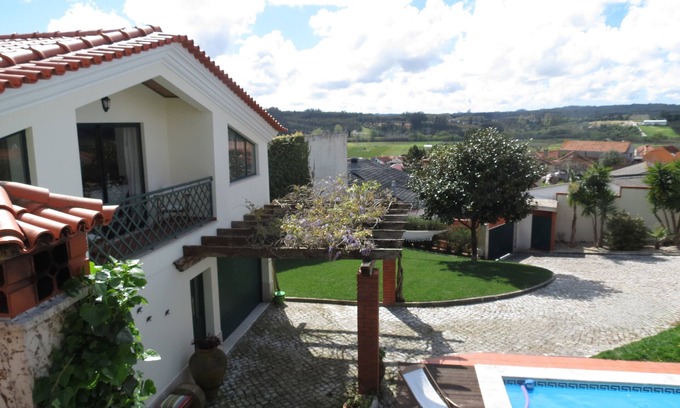 Batalha Cottage | Discover Swallow's Countryhouse: Guest Rated 9.8 & Poolside Fun