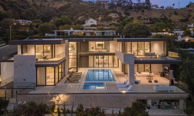 The Bird Streets Villa | Swallow Sanctuary: Modern Retreat with Pool & Spa in LA