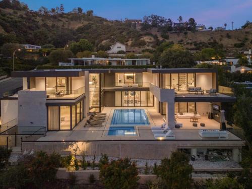 The Bird Streets Villa | Relaxing Retreat at Swallow Sanctuary with Pool & Spa