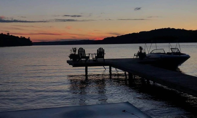 Huntsville House | Swallowdale: Premier Pet-Friendly Retreat with Scenic Views
