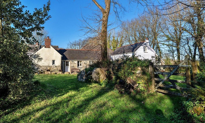 Helford Passage Cottage | Pet-Friendly Getaway at Swallows in St Keverne