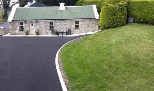 Swinford House | Inviting Swallows Cottage: Pet & Child Friendly Retreat