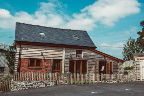 Montgomery House | Discover Swallows Rest: Pet-Friendly Getaway Awaits!