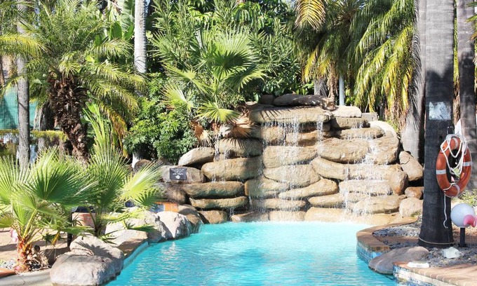 Swan Hill Hotel | Discover Swan Hill Resort: Poolside Bliss Awaits You