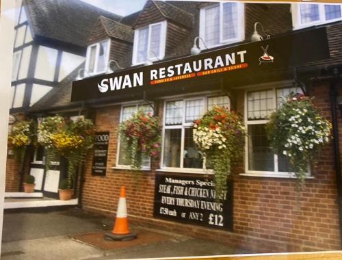 Wellington Hotel | Discover Swan Hotel: Family-Friendly Dining & Relaxation