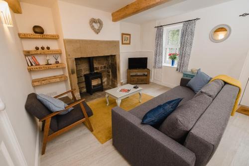 Marsden House | Pet-Friendly Swan House: 10/10 Guest Rated Retreat