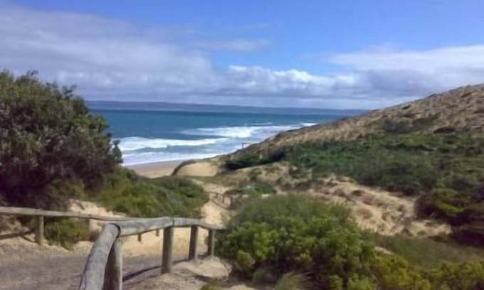 Ventnor House | Experience Serenity at Swan Lake Guest House - 4-Star Retreat