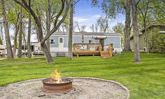 Fergus Falls Cabin | Relax at Swan Lake Resort & Campground - Lakeside Cabin #5