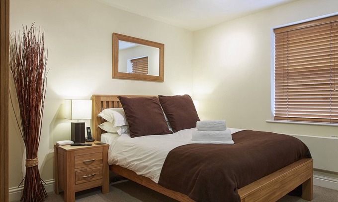 Swindon Apartment | Discover Swan Place: Ideal for Families & Pets