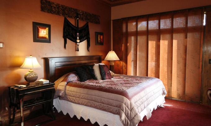 Bigfork Hotel | Pet-Friendly Swan River Inn with Oceanfront Views