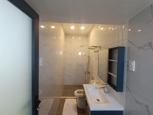 Nhon Trach Villa | Discover SWANBAY: Family-Friendly Retreat with Pool & Hot Tub