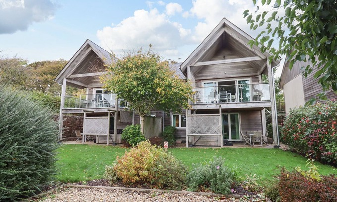 Eleighwater Cottage | Romantic Getaway at Swandown with Pool in Cricket St. Thomas