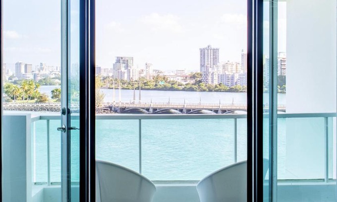 Puerta de Tierra Apartment | Elegant Oceanside Penthouse with Pool and Hot Tub