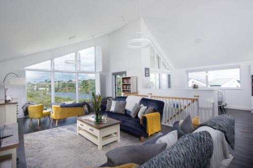 Maenporth House | Family-Friendly Swanpool View: 4-Star Stay with High Ratings