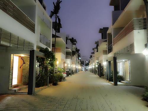 Sholinganallur Bed & Breakfast | Oceanfront Swarna Sudarshan Service Apartments in Sholinganallur