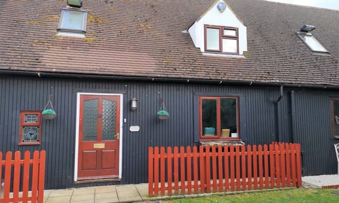 Streatley Cottage | Cozy Swedish Cottages with Breakfast & Family-Friendly Vibes