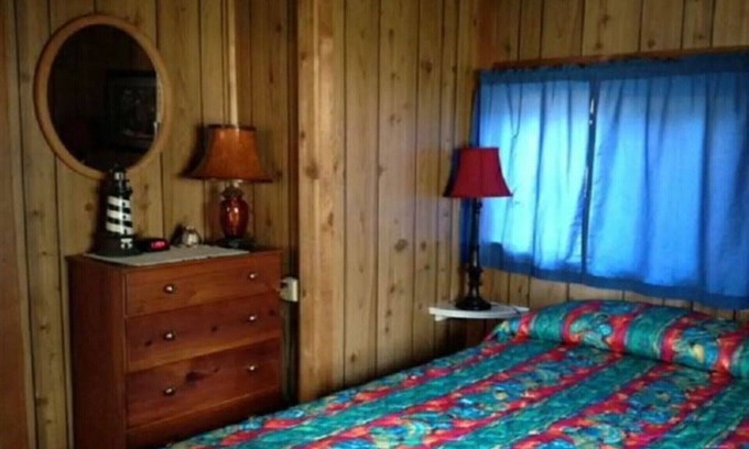Bayview Cabin | Relaxing Retreat by the Lake with Breakfast and Kitchen Access
